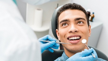 patient visiting dentist for checkup